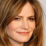 Jennifer Jason Leigh