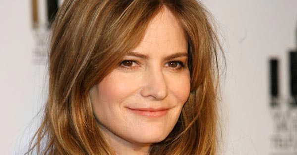 Jennifer Jason Leigh