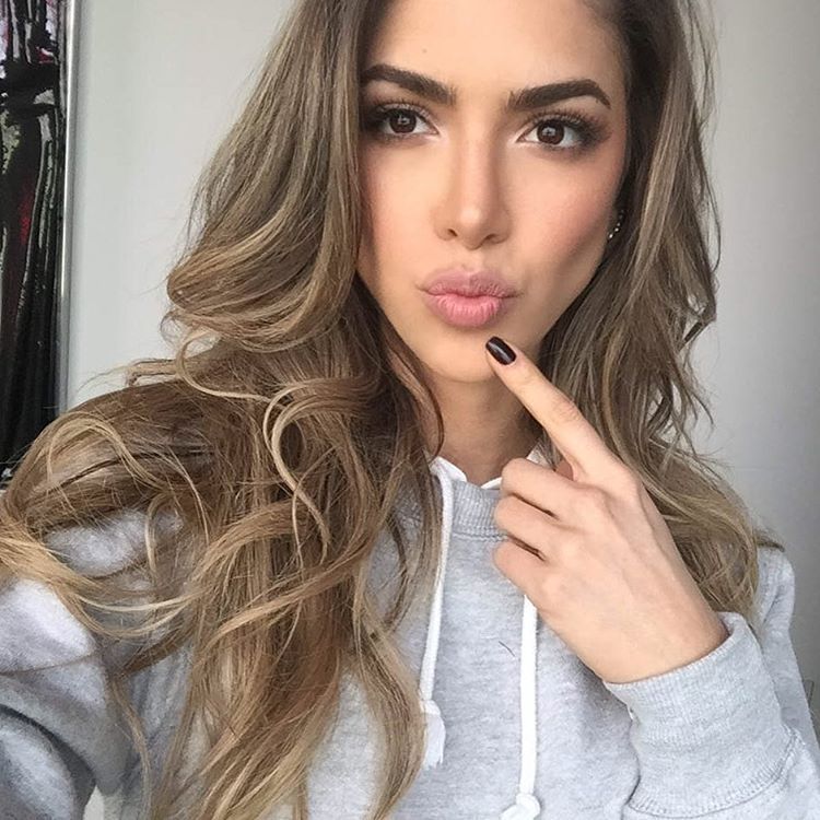 Anllela Sagra Cosmetic Surgery Face