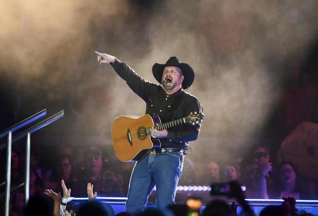 Garth Brooks Plastic Surgery Body